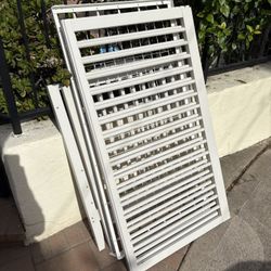 Free Pottery Barn Emerson Crib (Needs Screws)