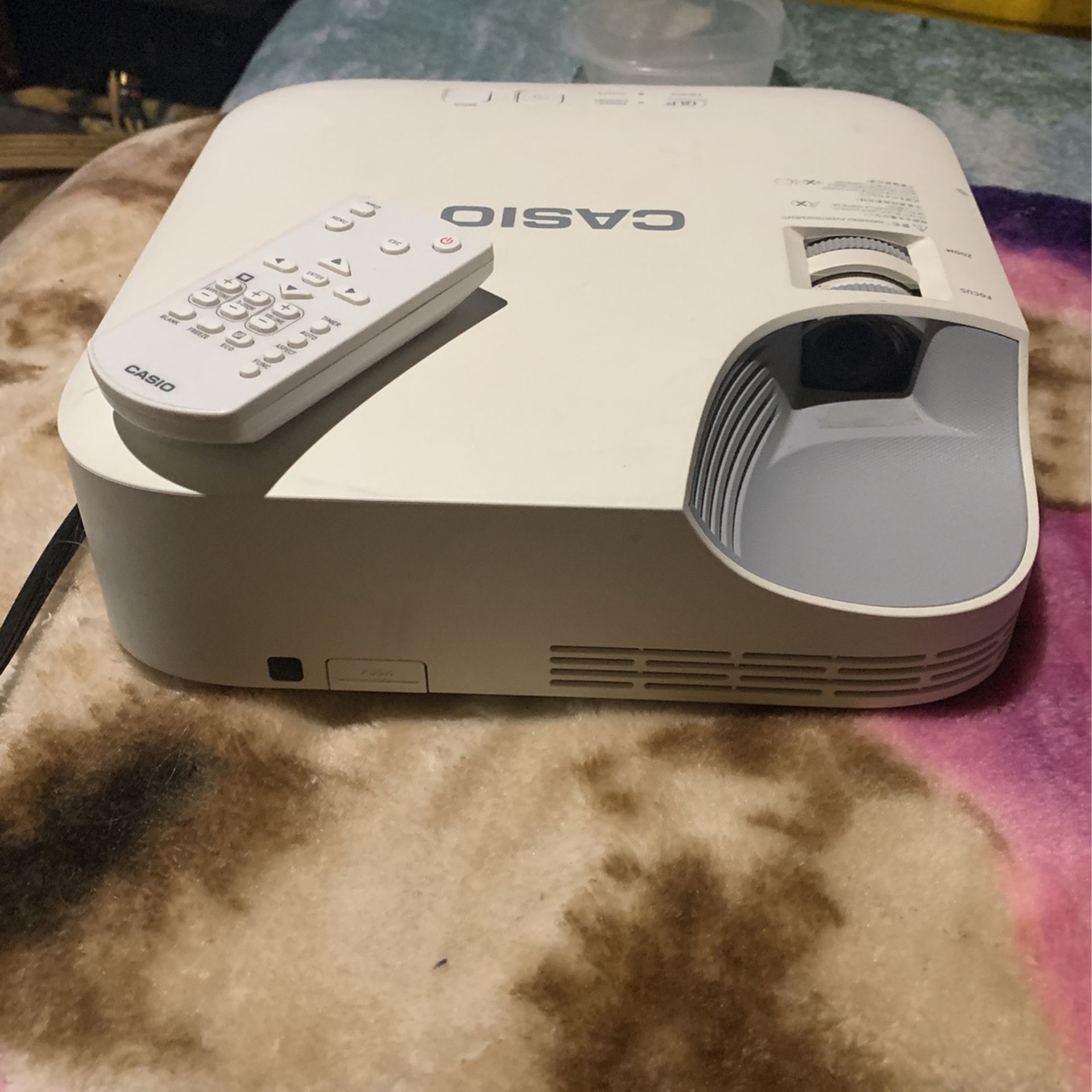Casio Projector. DLP -HDMI - Computer Inputs