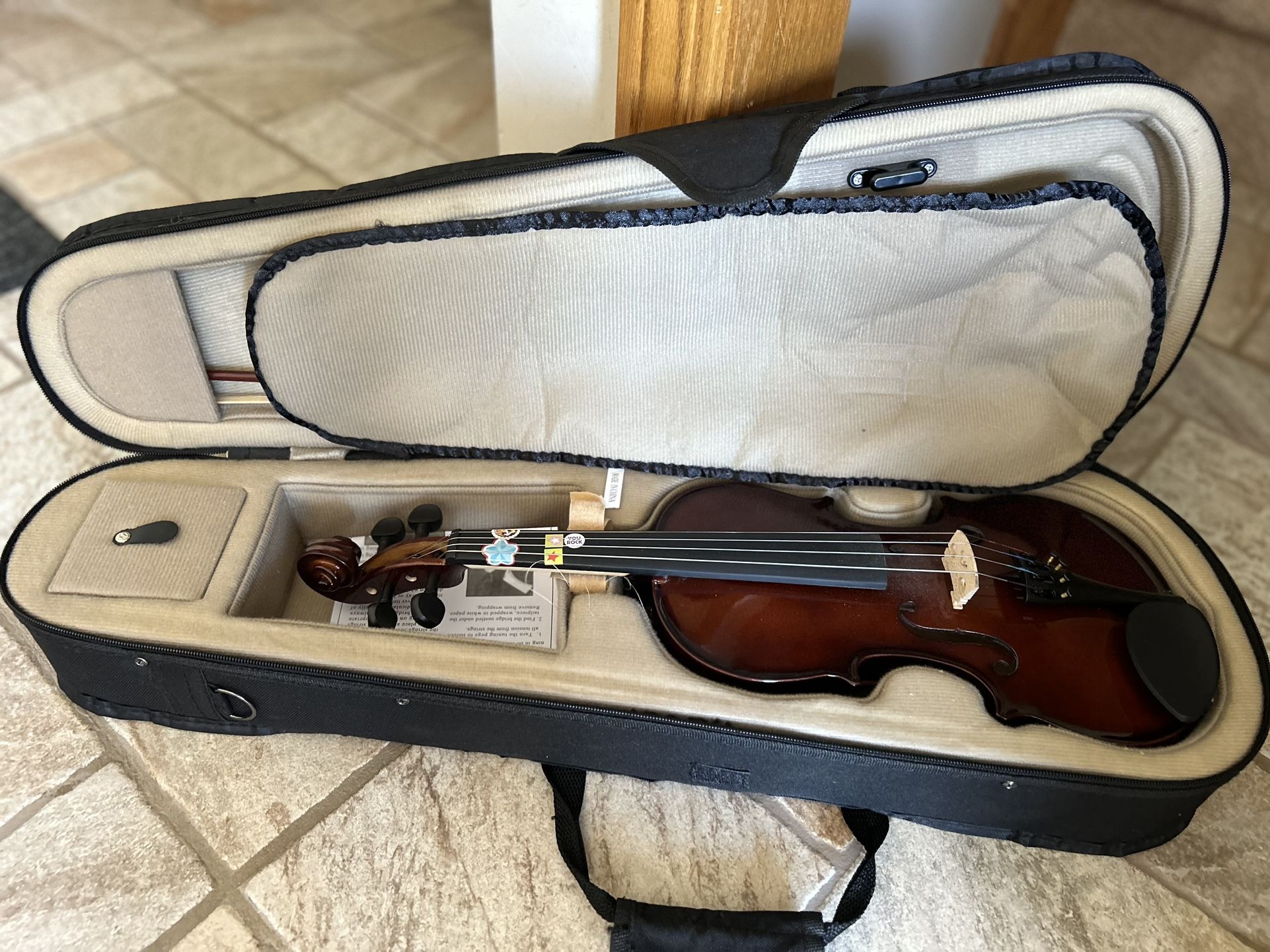 Palatino Student Violin 1/2 size, case and music stand