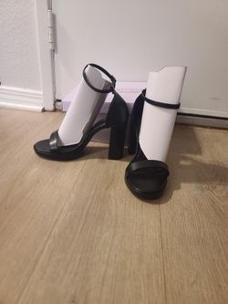 Chunk Heels Black Size 9