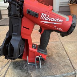 Milwaukee Roofing Nailer 2909-20