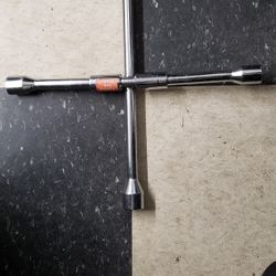 Folding SAELug Wrench 