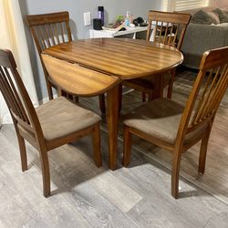 Beautiful Solid Wood Table and 4 Chairs — Excellent Condition
