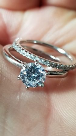 Gorgeous WOMAN'S round cut wedding engagement ring size 9.0