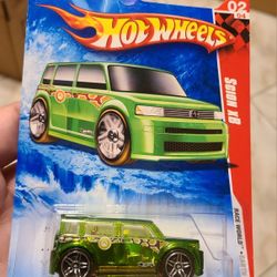 2010 Hot Wheels #202 Race World-Earth 2/4 SCION XB Translucent Green