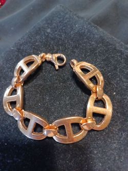 New Gold bracelet with hook. $10. .