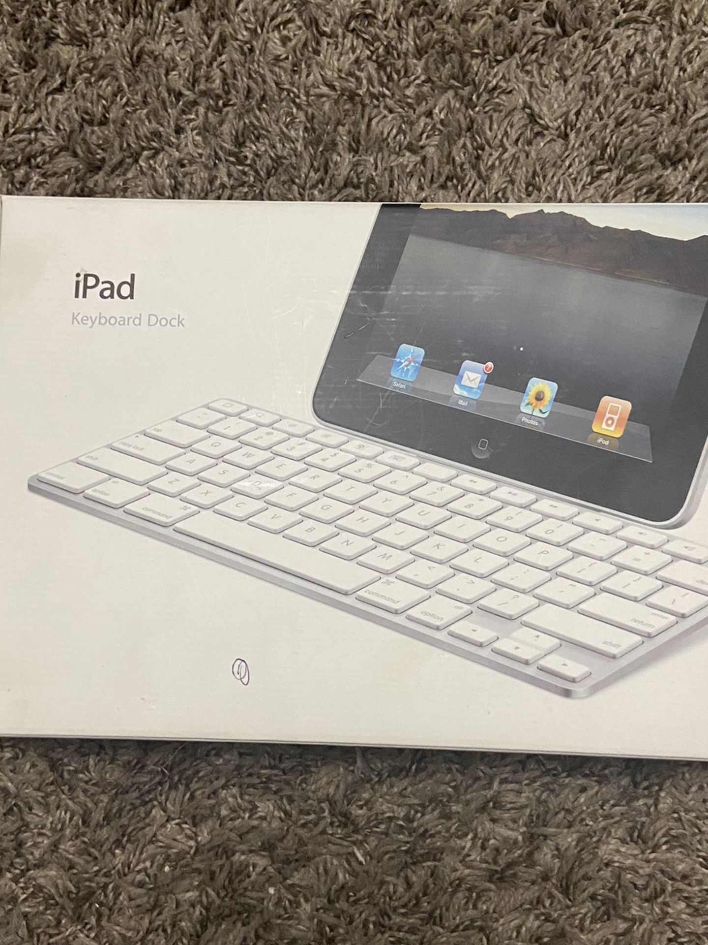 Apple Ipad Keyboard Dock NEW