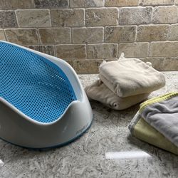 Angel Care Infant Bath & 4 Hooded Infant/Toddler Towels