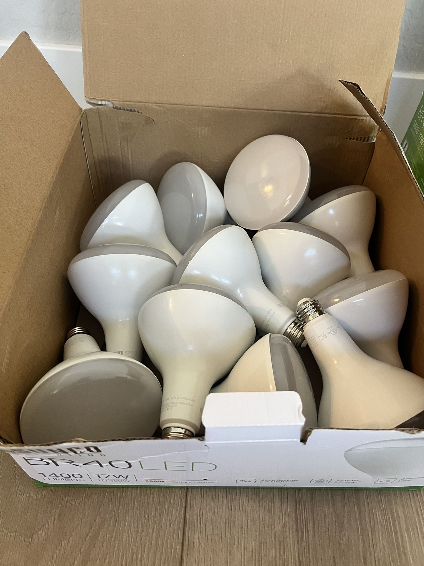 6-18 BRAND NEW- BR40 LED SUNCO Flood Lights- 17W 6000k Daylight Light Bulbs