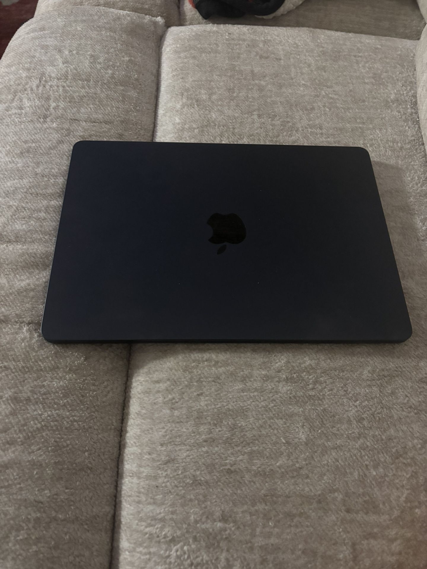 13.5 Inch MacBook Air 2022 -8gig