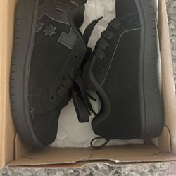 Boys DC court Graffik Skate Shoes Size 1