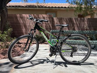 Mountain Bike - Giant Revel