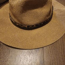 Vince Camuto summer/pool hat!