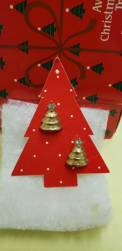 Avon Christmas Tree Earrings 