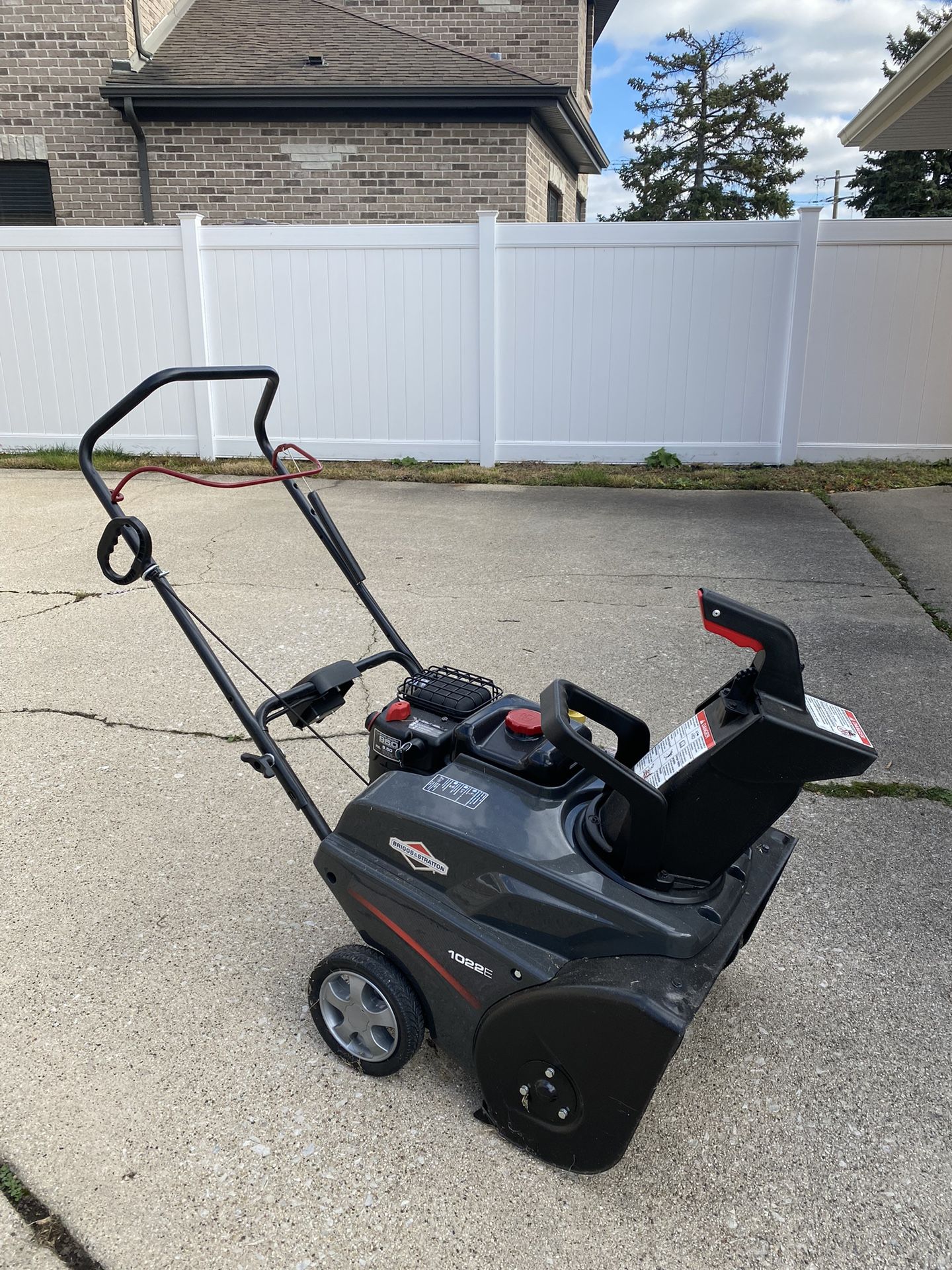 Snowblower Briggs & Stratton 1022E for Sale in Niles, IL OfferUp