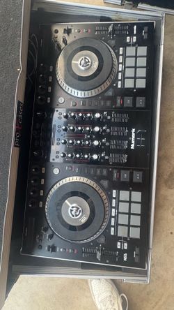 Numark NS7II DJ Controller WITH CASE – Motorized Platters