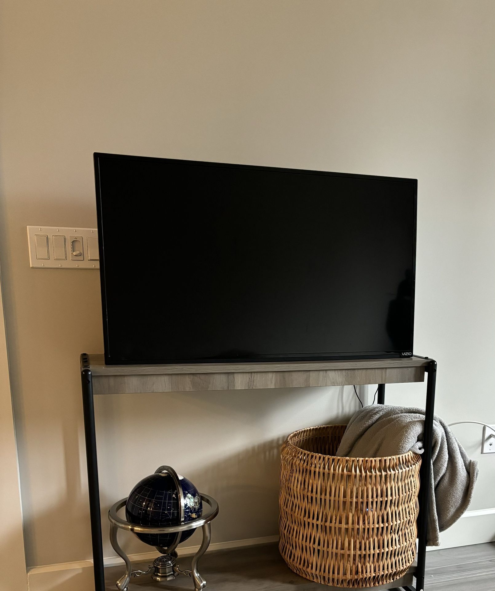 TV- Vizio 40-inch display HDMI