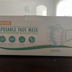 Disposable face mask 