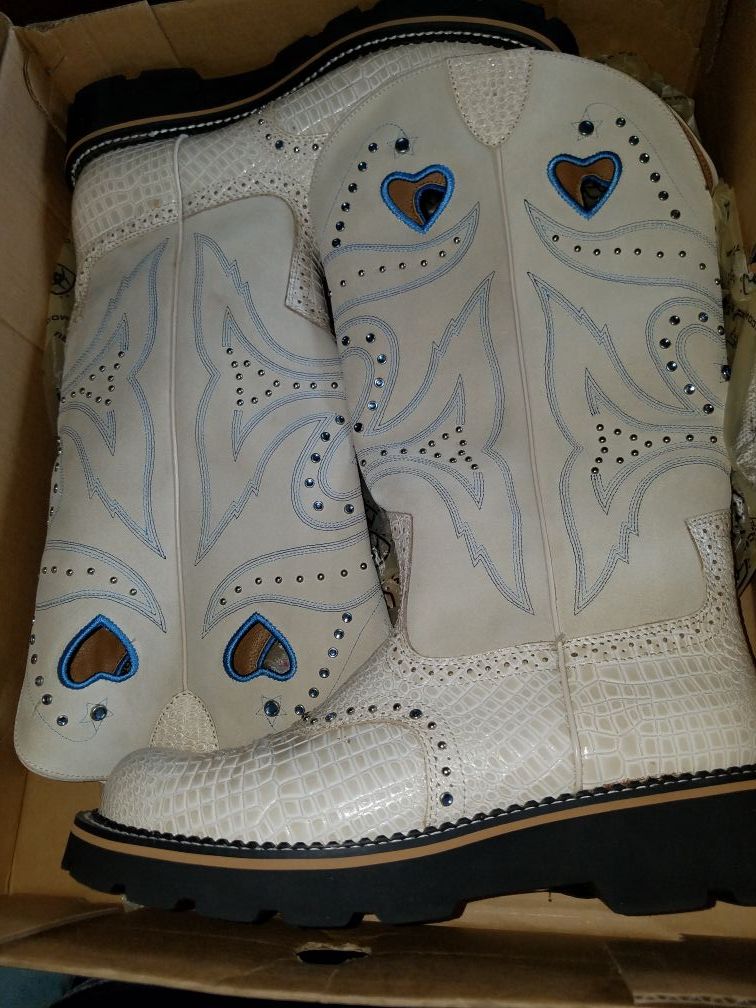 Ariat Baby Buck boots women's 11