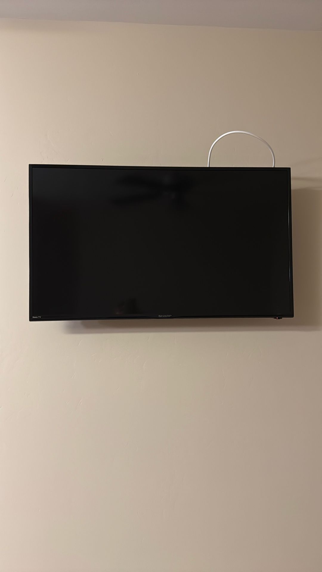40 Inch Sharp TV With Wall Mount