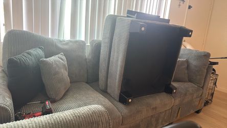 Couch L