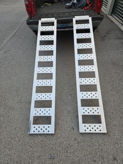 Nice Set Of Loading Ramps."CHECK OUT MY PAGE FOR MORE DEALS"