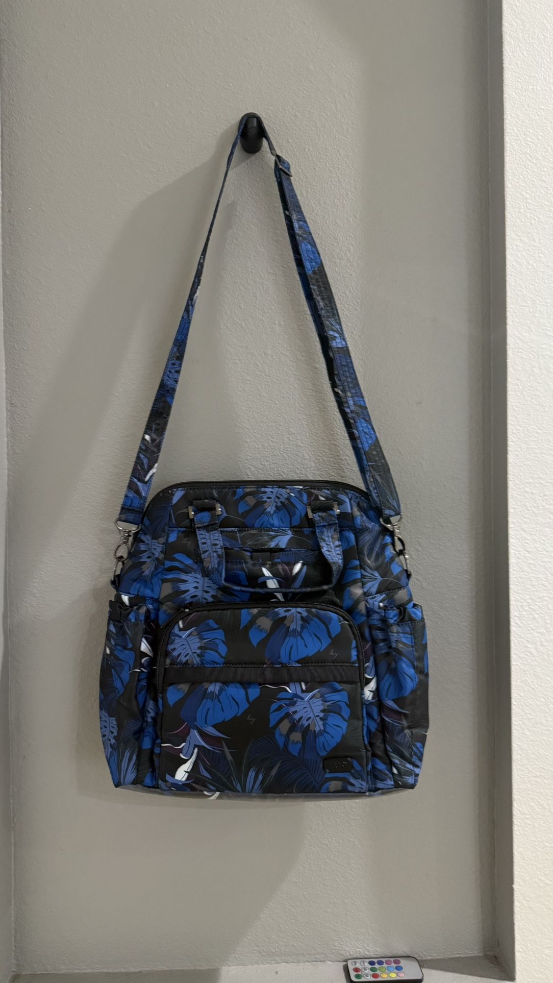 Lug Canter 2 Convertible Tote bag in Botanical black. Excellent condition!