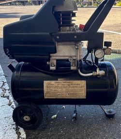 8 GAL Air Compressor