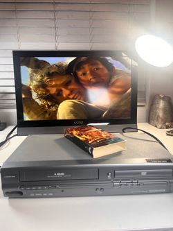 Magnavox Video Cassette RecorderDVD Player No Remote MWD2205 Tested