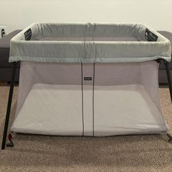 Baby Bjorn Travel Crib Light