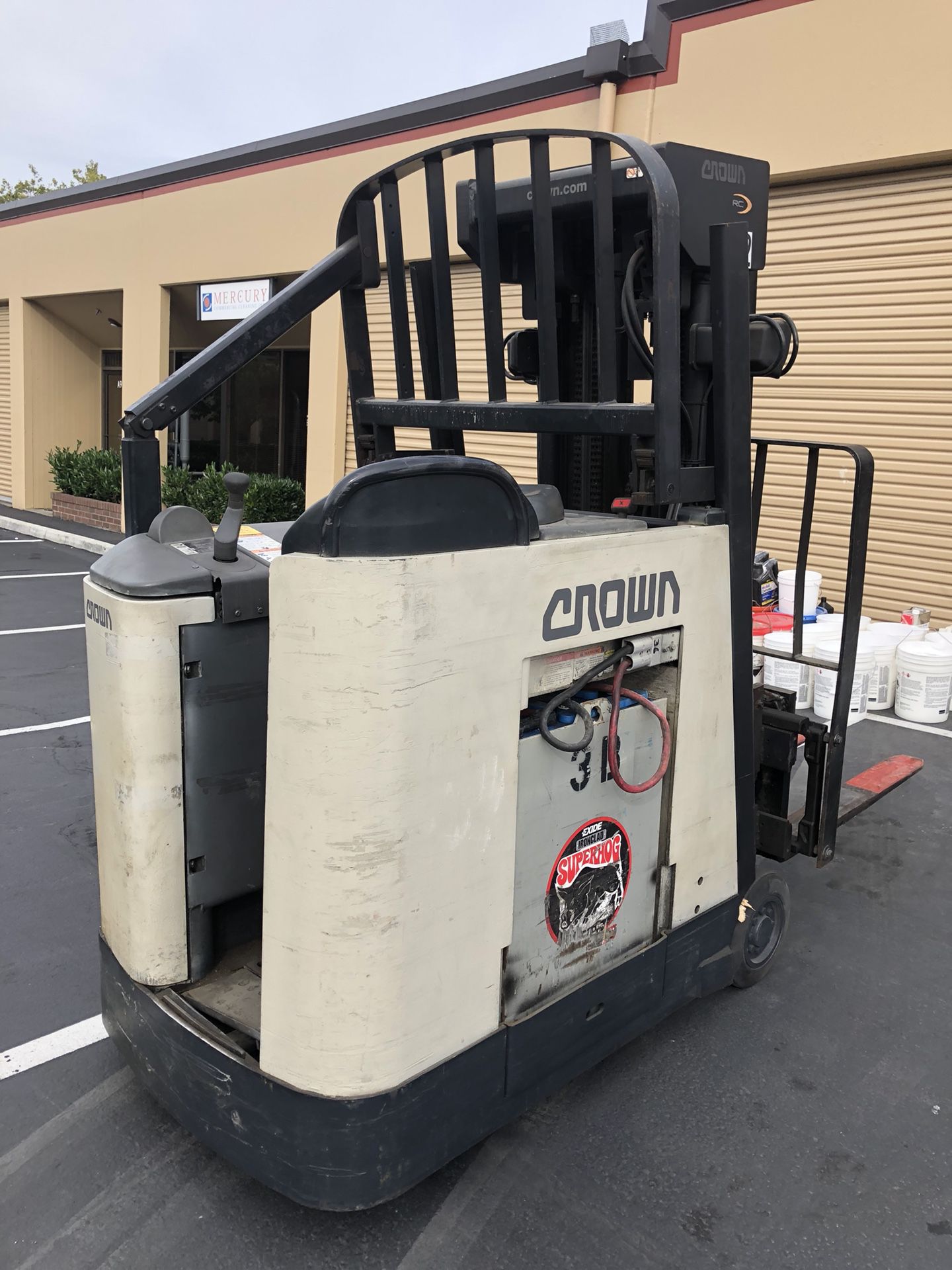 Crown RC3000 electric forklift