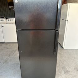 GE Refrigerator (1 Month Warranty)