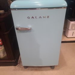 Galanz Retro Mini Fridge 