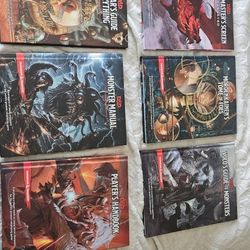 5 Dungeons & Dragons LIKE NEW Books. Includes a Dungeon Master's Screen 