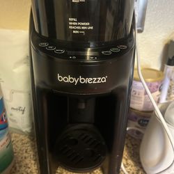 Baby Breeza Formula Dispenser