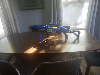 Nerf X-Shot Gun-Comes With Darts and Stand
