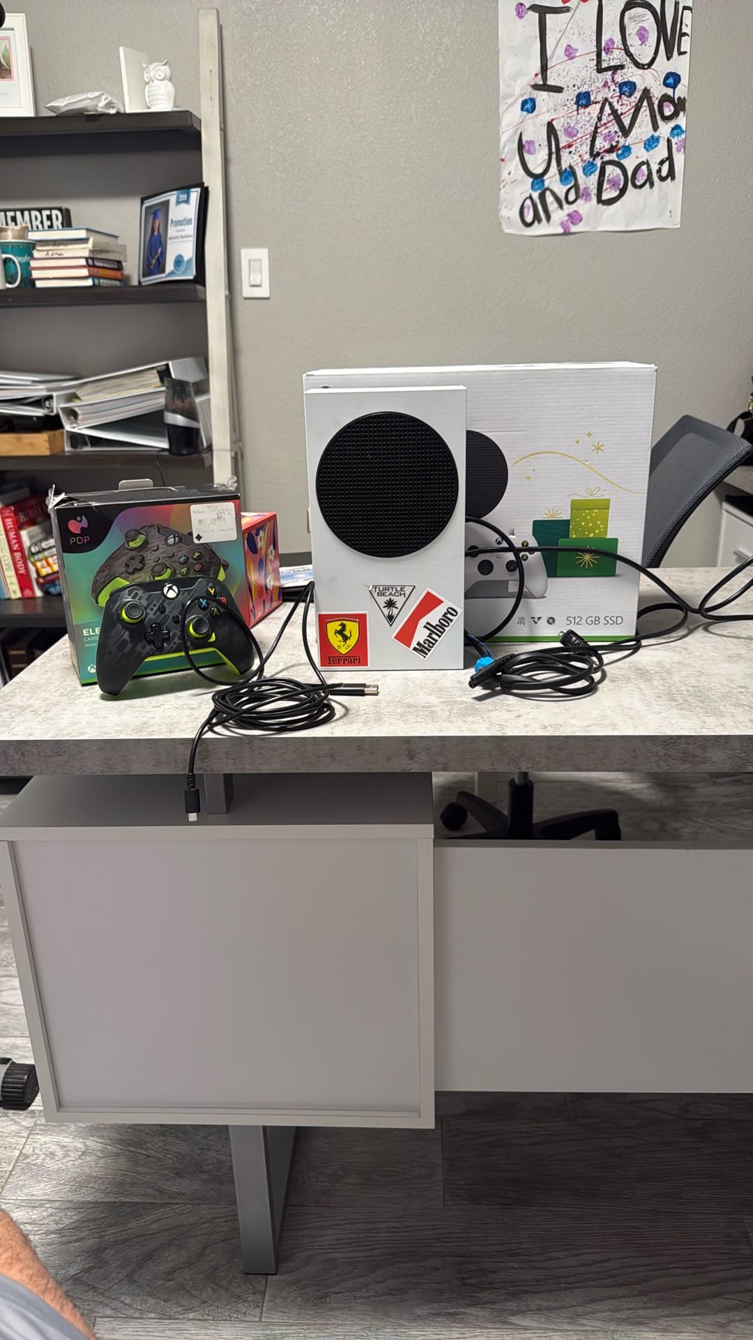 Xbox Series S And Wired Controller 