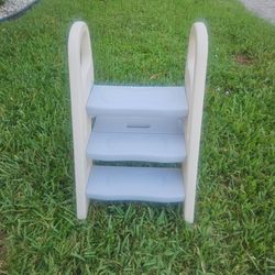 PORTABLE FOLDING LADDER FOR KIDS AND ADULTS!!