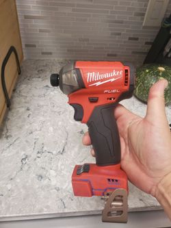 Milwaukee
M18 FUEL SURGE 18V Lithium-Ion Brushless Cordless 1/4 in. Hex Impact Driver