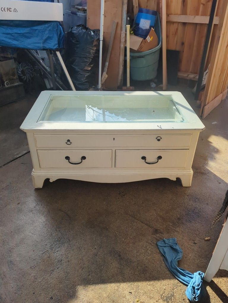 Thomasville Coffee Table