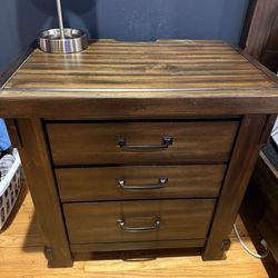 NEAR PERFECT CONDITION! Set of 2 Matching Nightstands w/ Built-In Outlets – Solid Wood