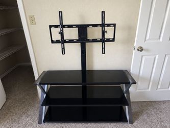 Entertainment set with mount