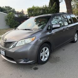 2012 Toyota Sienna LE 