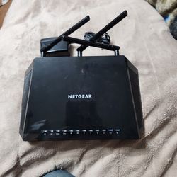 NETGEAR R6700 Nighthawk AC1750 Dual Band Smart WiFi Router
