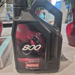 800 motul 2T oil