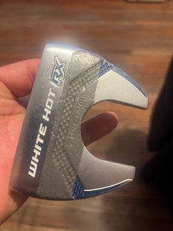 A 32” long odyssey white hot RX WHITE FANG PUTTER