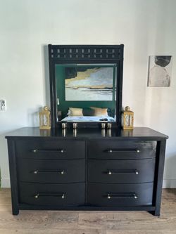 Black 4-piece Bedroom Set - Dresser, Mirror and 2 Nightstands.