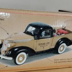 Vintage Snap on Edition Diecast vintage truck 1:24 Scale New in Original Box