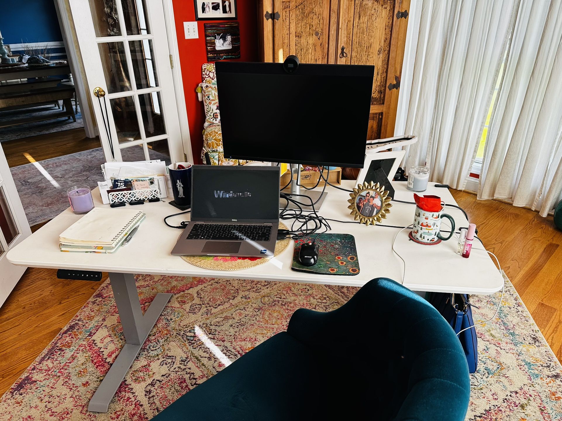 EUC Varidesk White Electric Standing Desk With ComfortEdge