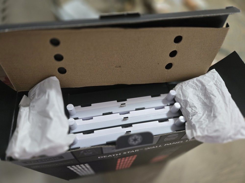 Panel De Luz LED De Star Wars Con Cambio De Color Y Efecto Música - Decoración Pared Estrella De La Muerte, 48x10 Pulgadas